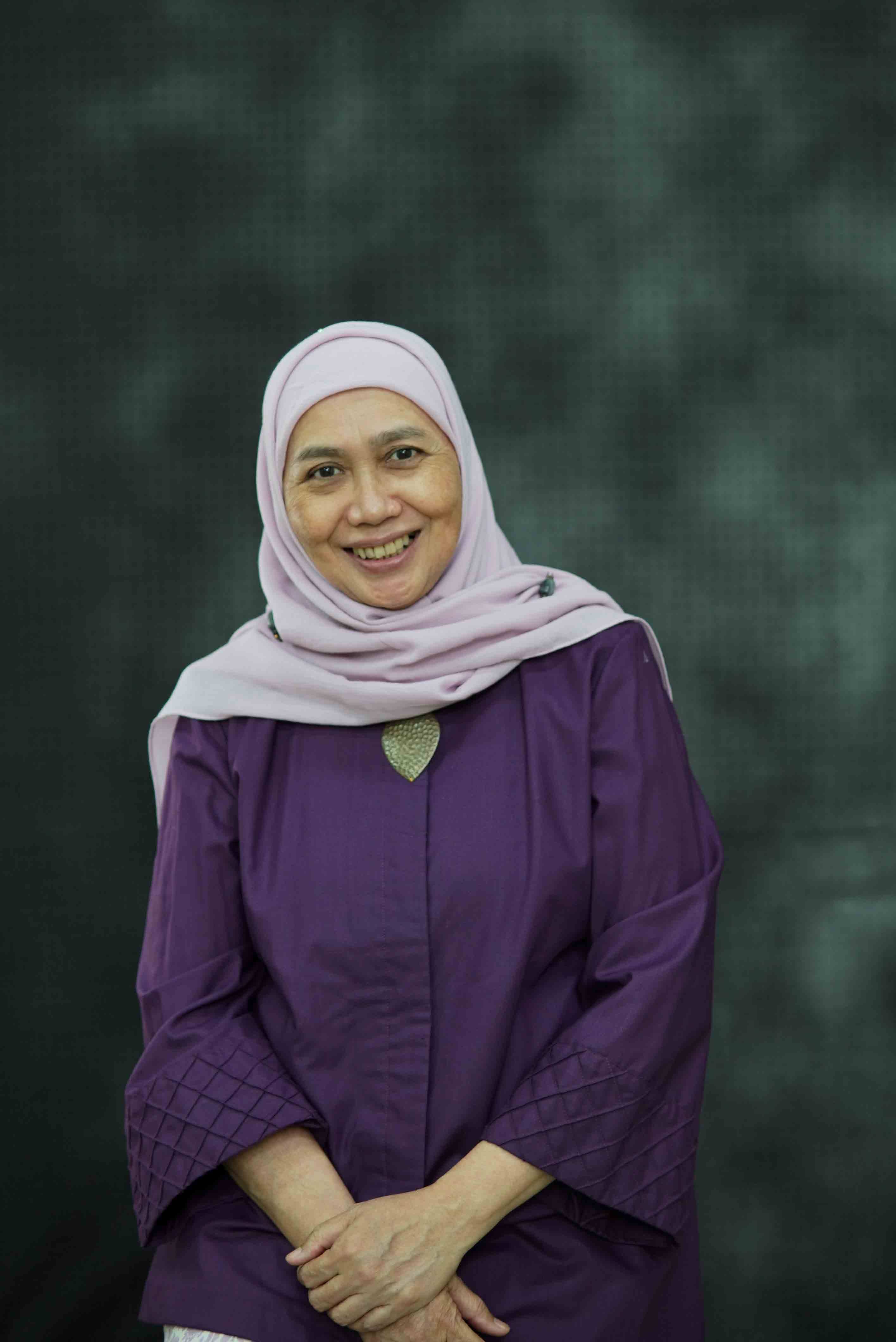 Dra. Isye Herawati M.Hum.