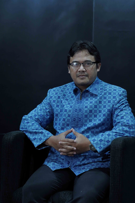 Dr. Uus Rustiman Lc., M.Hum